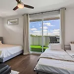 King Bed, Balcony, Covered Patio & Firepit! 8 Minutes From Broadway