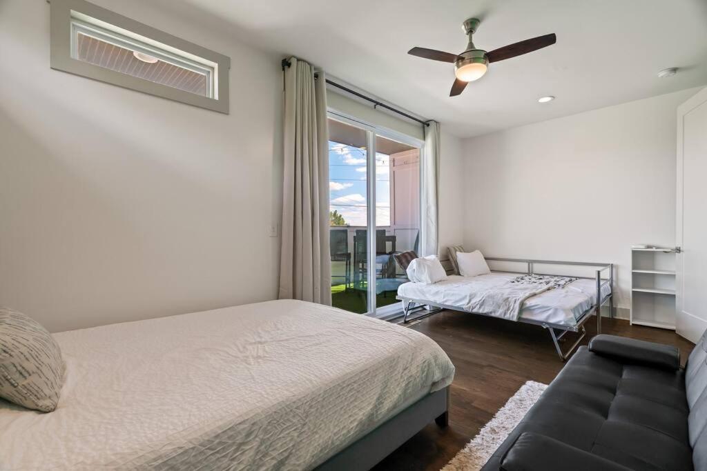 King Bed, Balcony, Covered Patio & Firepit! 8 Minutes From Broadway Holiday home Nashville